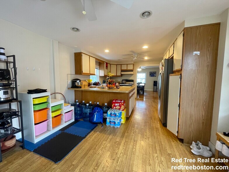 Building Photo - 83 Lexington St