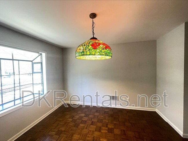 Building Photo - 481 Virginia Pl SE