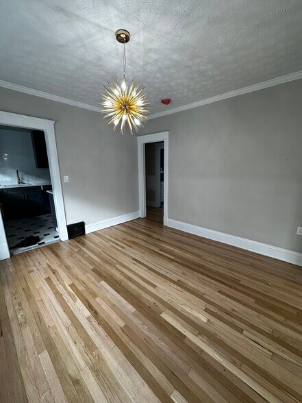 Building Photo - 1314 W 106th St