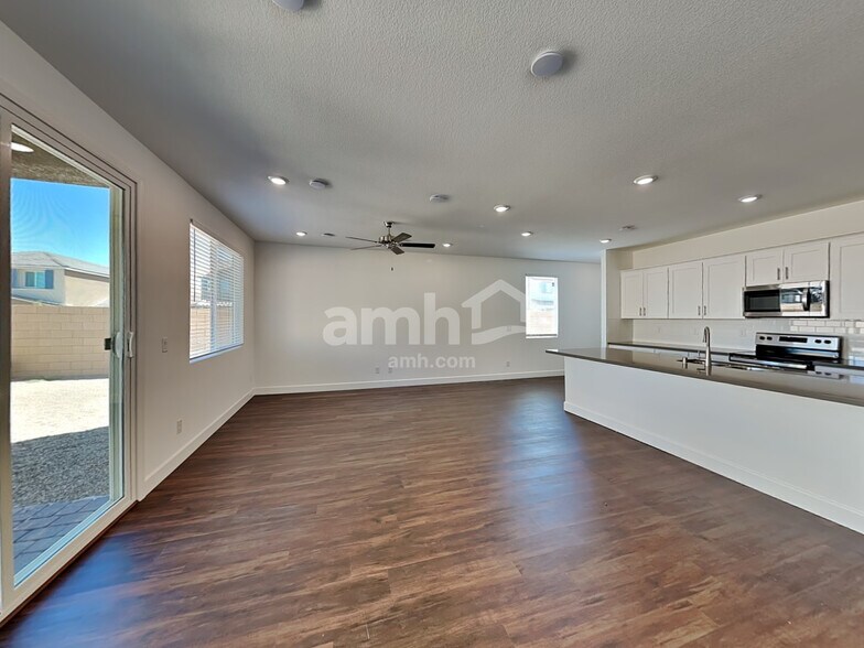 Building Photo - 10436 Bee Balm St