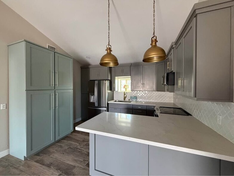 Building Photo - 233 S Iowa St