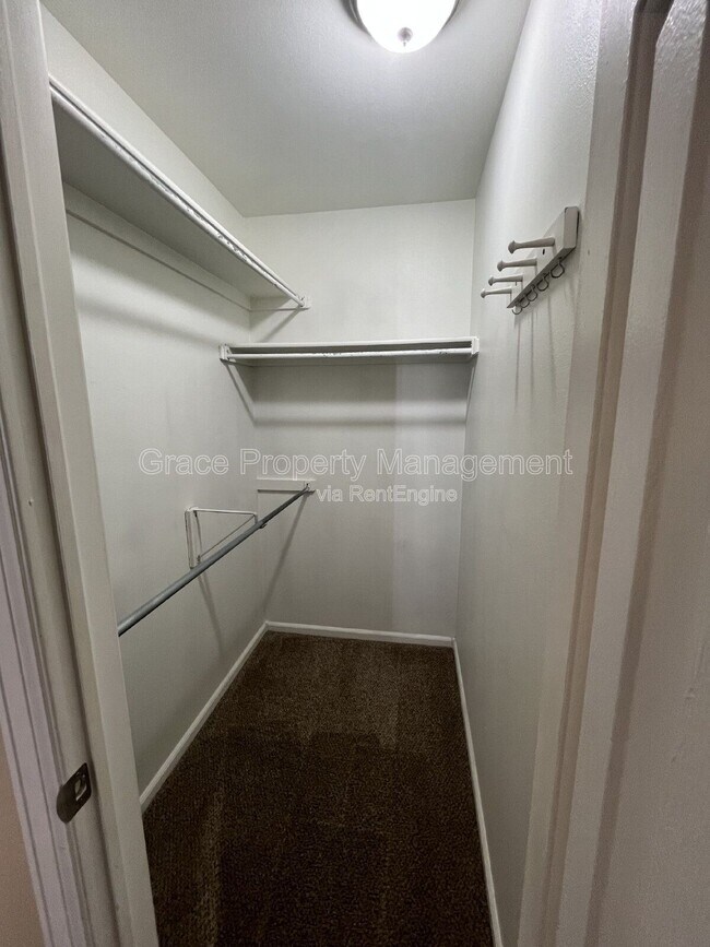 Building Photo - 5708 W Asbury Pl