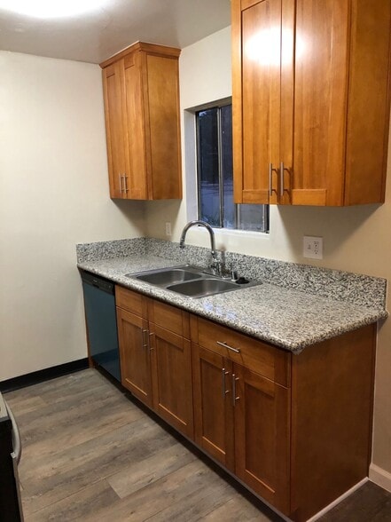 Building Photo - 2107 Earl Ave