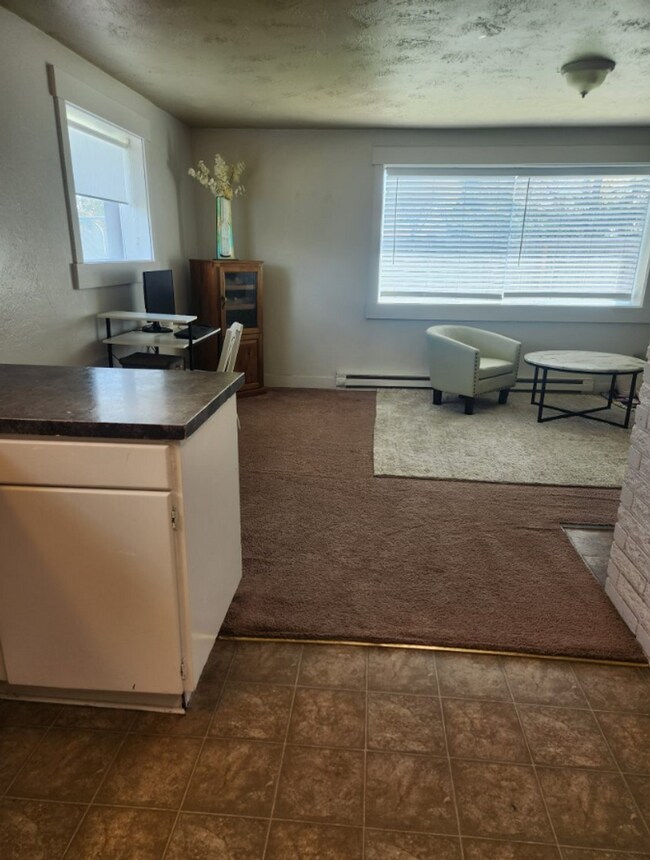 Building Photo - L7ER