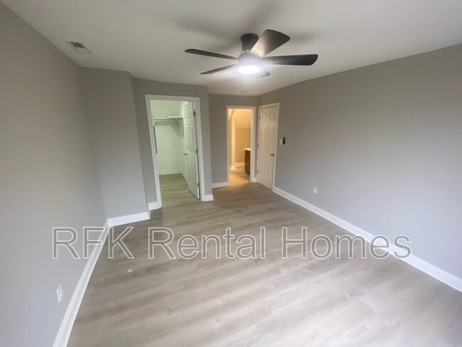 Building Photo - 2224 Langley Ave