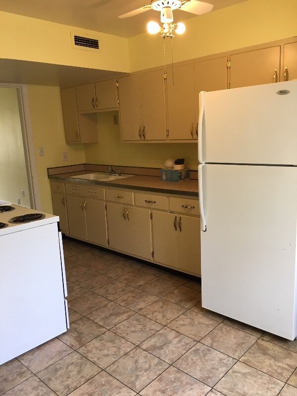 Building Photo - 843 N University Blvd