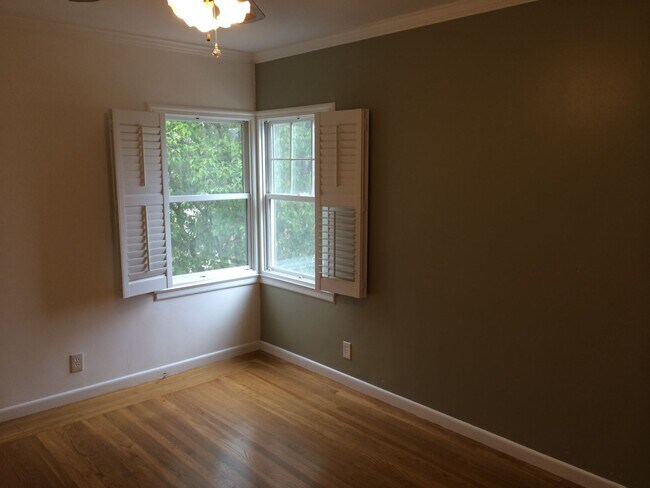 Building Photo - Charming 3 Bedroom 2 Bath Martinez Home w/...