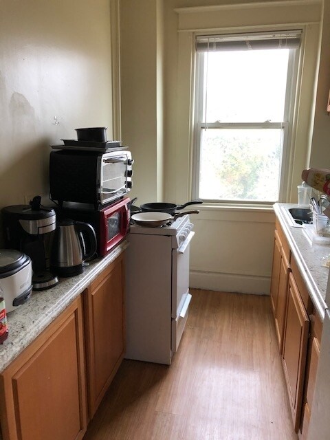 Building Photo - 5213 Fifth Ave