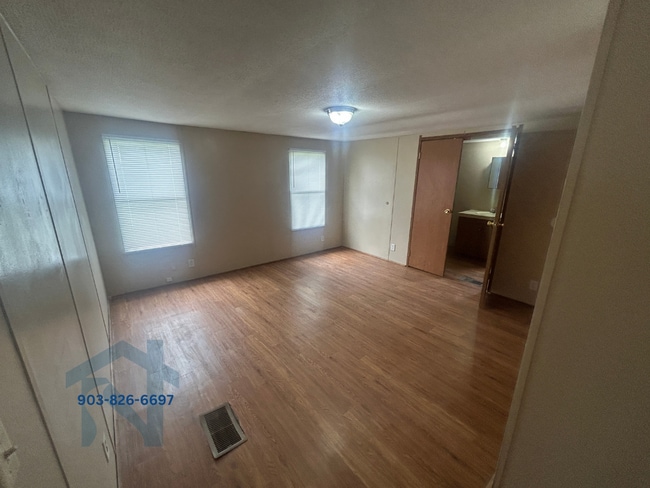 Building Photo - 507 Hickory St