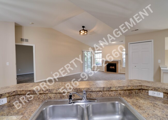 Building Photo - Clinton Township 2 bedroom 2 bath Condo