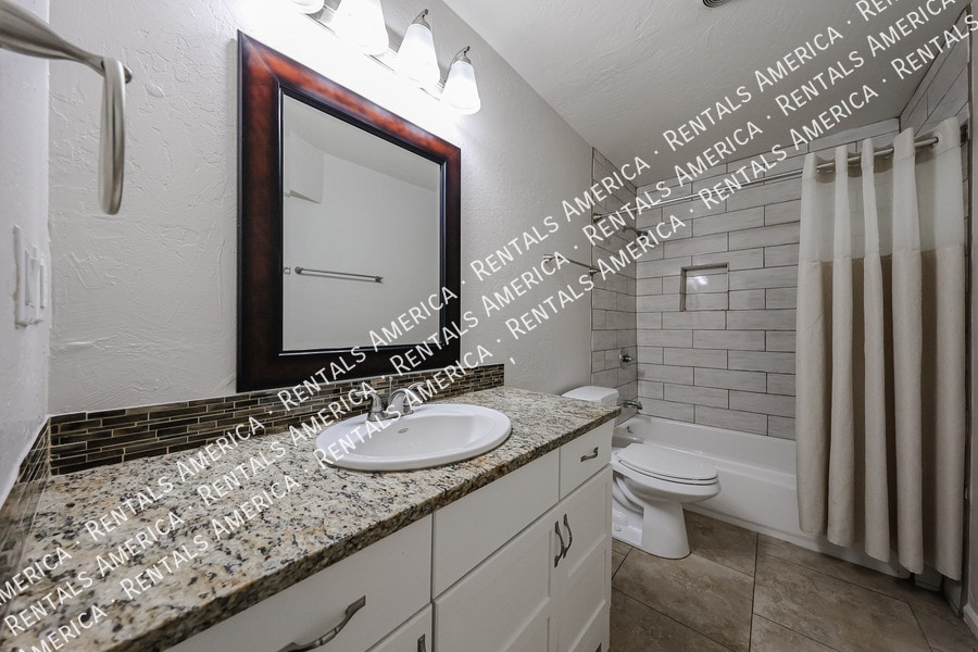 Building Photo - 1713 W Oraibi Dr