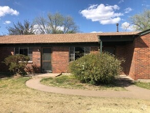 Building Photo - Paramount Duplex 2 Bedroom, 1 Full Bathroo...