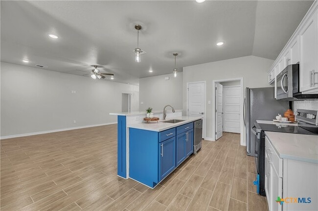 Building Photo - 5202 White Rose Dr