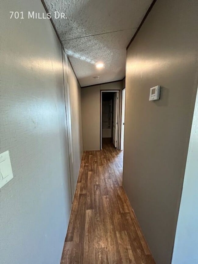 Building Photo - 701 E Mls Dr