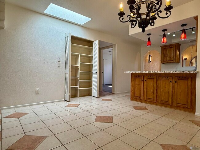 Building Photo - 11367 S Phoenix Dr