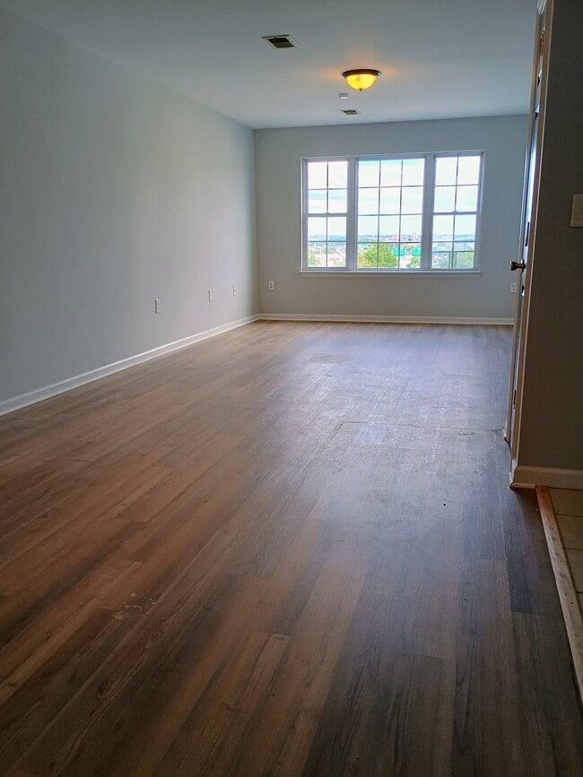 Building Photo - 347 Ridgewood Ave