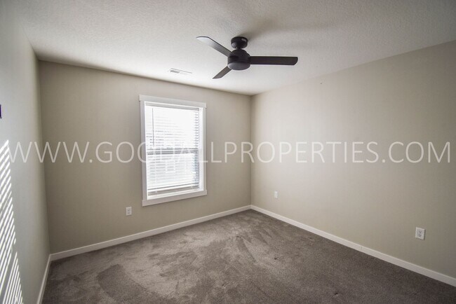 Building Photo - Special:$250 off your first two months of rent. Regular Rent is price $1,745! Modern Ankeny townh...