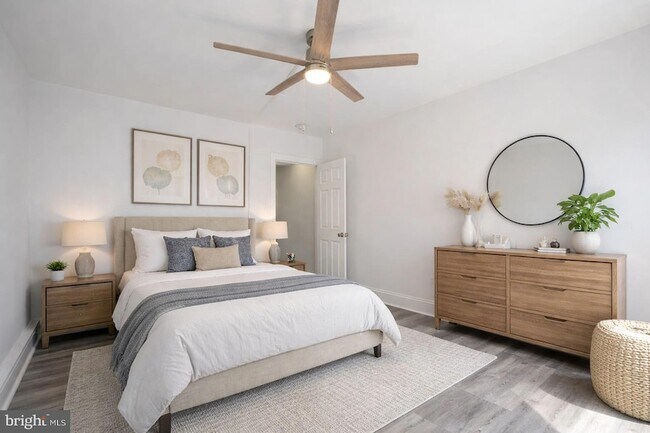 Building Photo - 122-122 Perry St