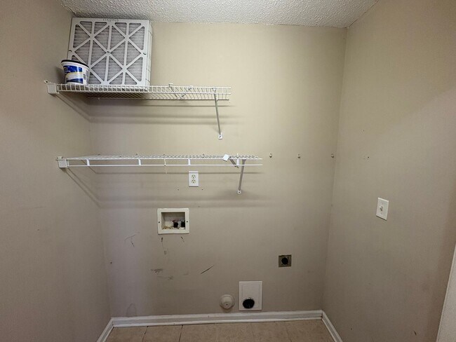 Building Photo - For Rent