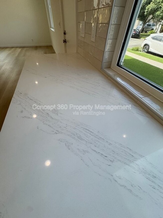 Building Photo - 6168 Briercrest Ave