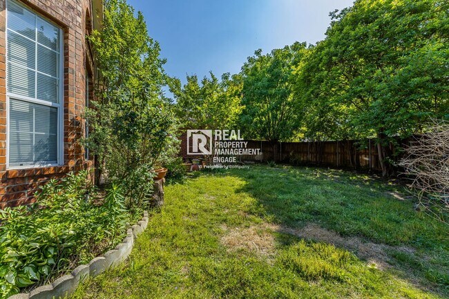 Building Photo - Recently Updated Plano Property with Modern Features and Serene Surroundings