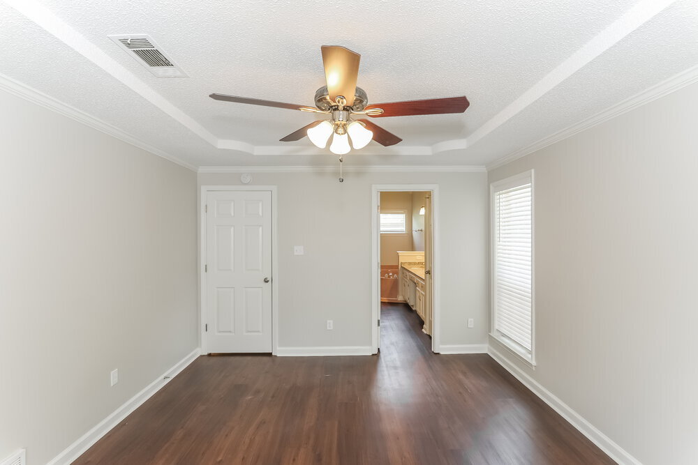 Building Photo - 7780 Meadow Vale Dr