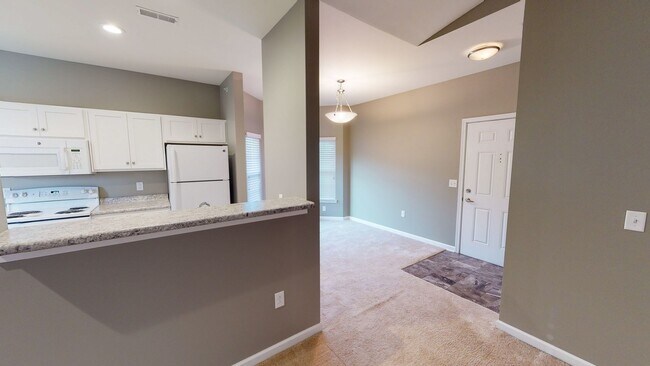 Building Photo - Lower Level Rear View 3 Bed 2 Bath in a Ga...