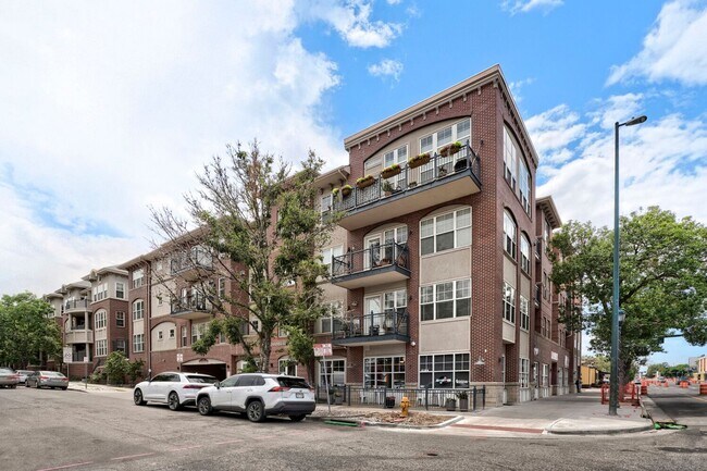 Building Photo - 1489 Steele St