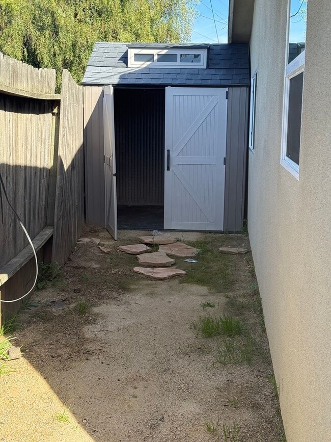 Building Photo - 224 Mountain View Dr