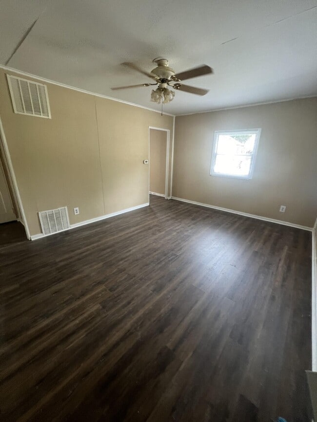 Building Photo - 960 Meadow Ln