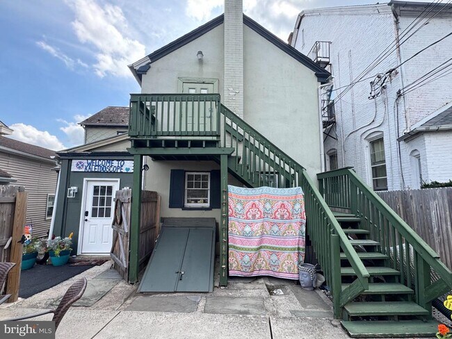 Building Photo - 135 N Main St