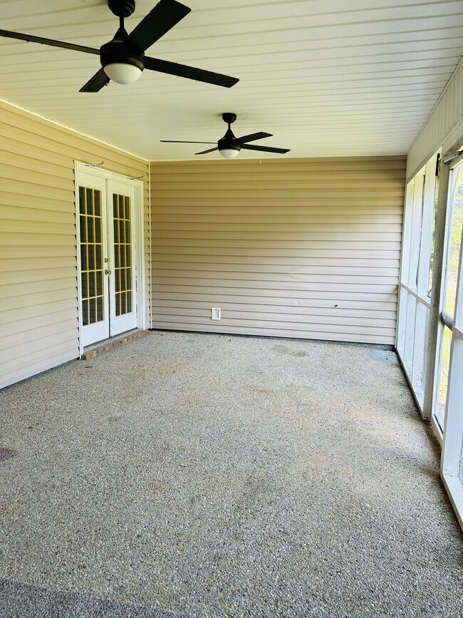 Building Photo - 11320 Allen Rd