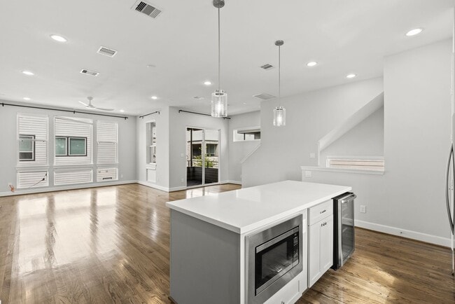 Building Photo - Modern Three-Story Home in Timbergrove Yards