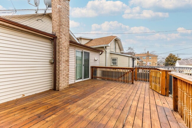 Building Photo - 7408 W Addison St