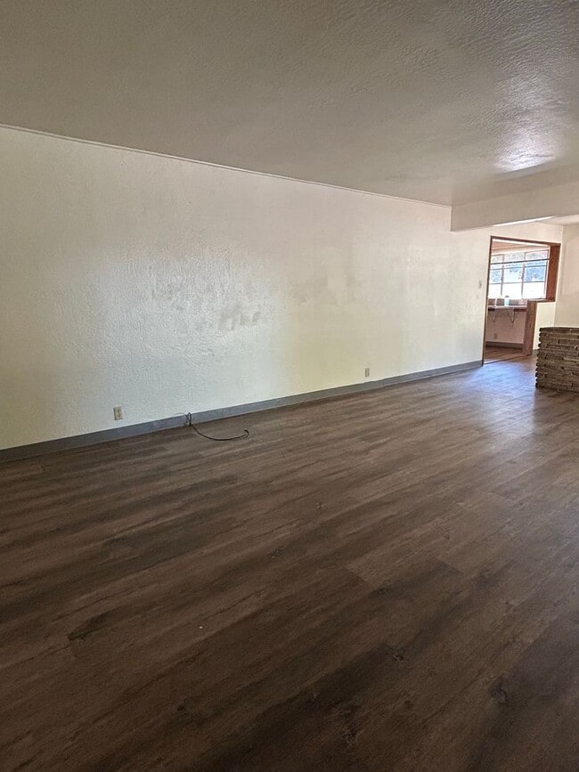 Building Photo - 1020 Warner St