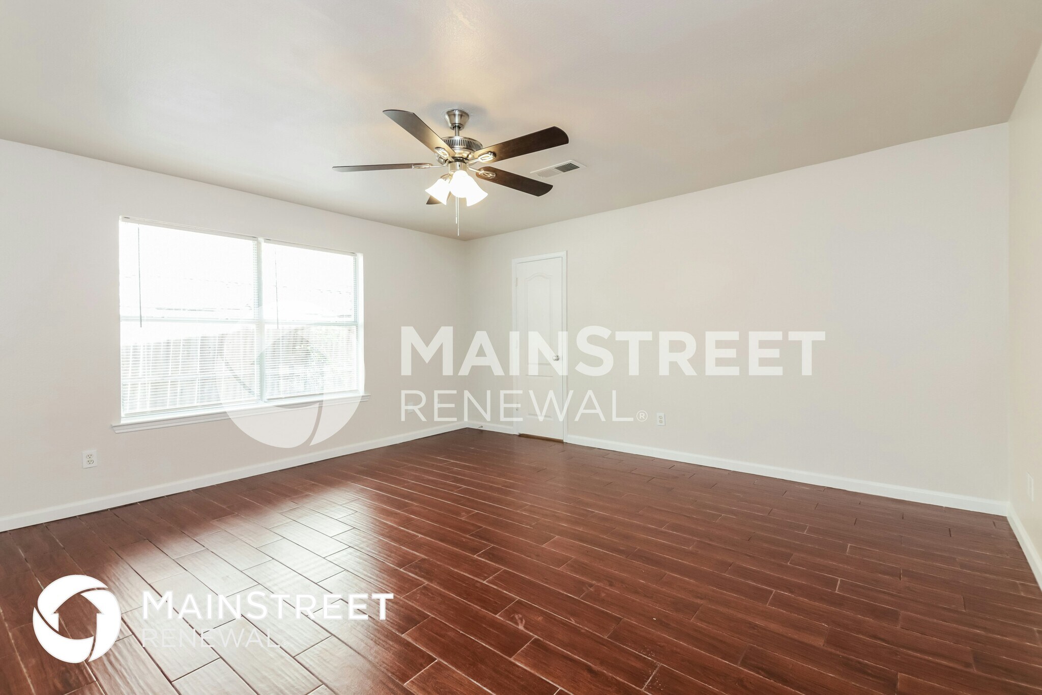 Building Photo - 4602 Lee Hutson Ln