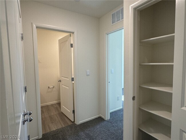 Building Photo - 5012 Apple Mesa Ave