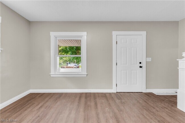 Building Photo - 3153 W 103rd St