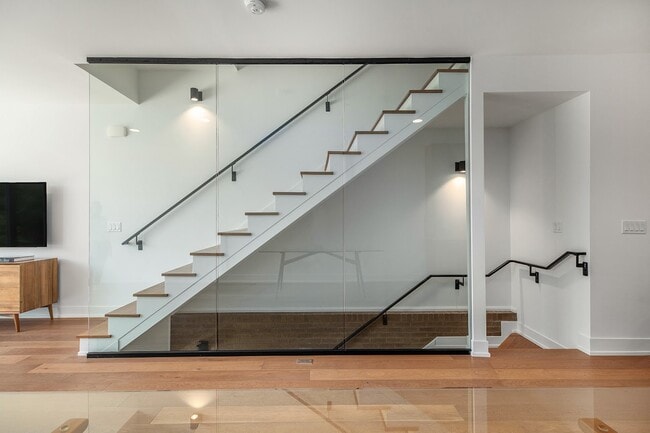 Building Photo - 2805 Brush St