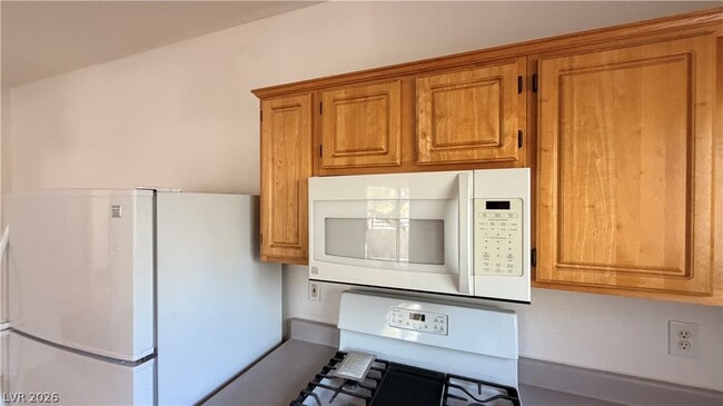 Building Photo - 5655 E Sahara Ave