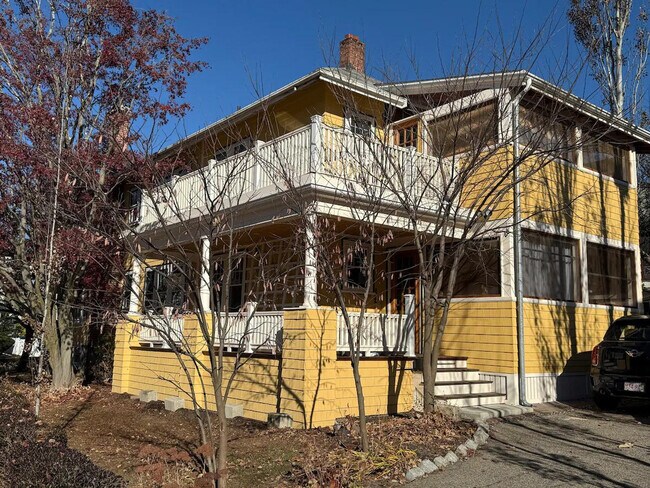 Building Photo - 112 Manthorne Rd