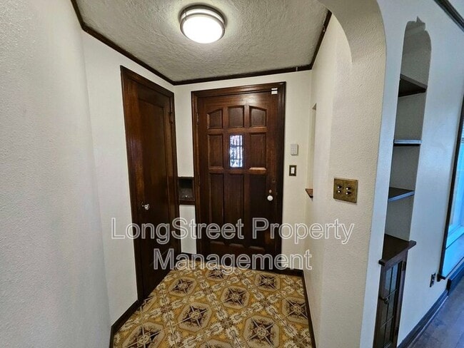 Building Photo - 224 N Russet St