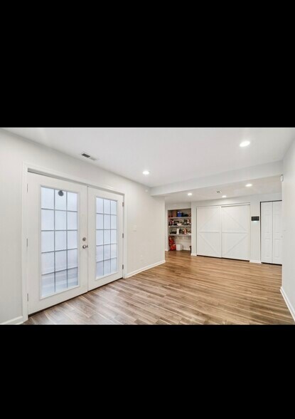 Building Photo - 1605 Airport Ln