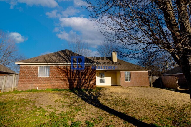 Building Photo - 105 Channing Cir