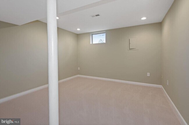Building Photo - 1346 Rock Chapel Rd