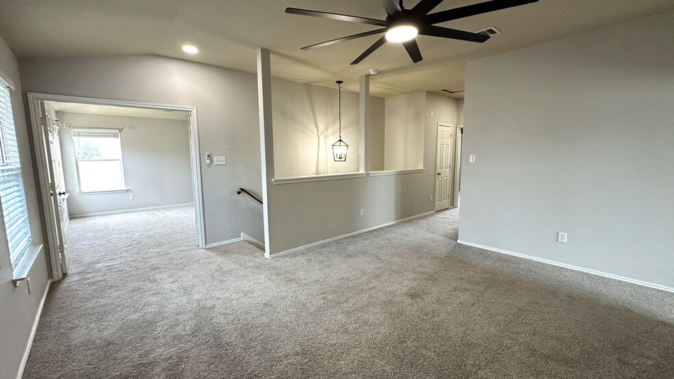 Building Photo - 2303 Scott Dr