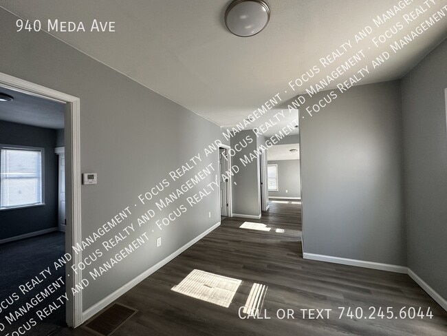 Building Photo - 940 Meda Ave