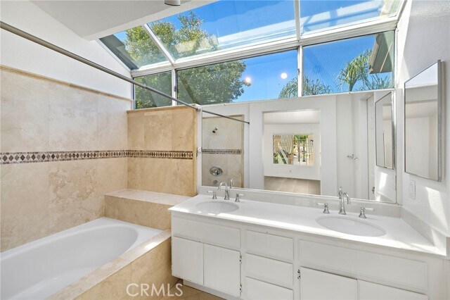 Building Photo - 5 Sanderling Ln