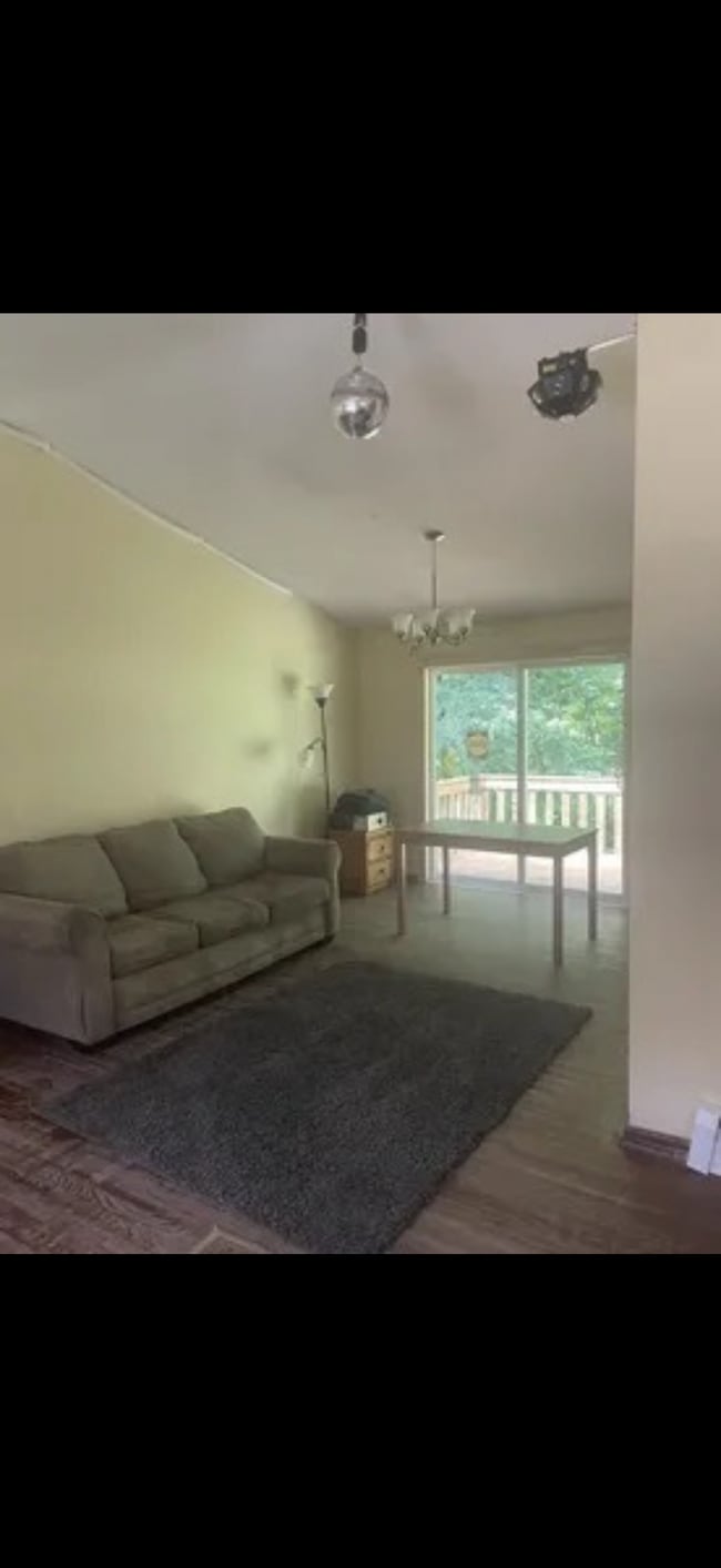 Building Photo - 351 Tunxis Ave