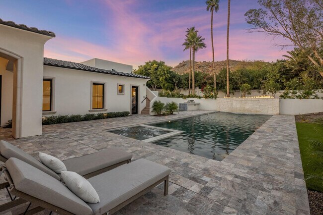 Building Photo - 6500 E Cactus Wren Rd